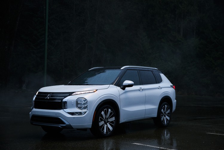 Mitsubishi Outlander 2025 by Nik Molson - 4