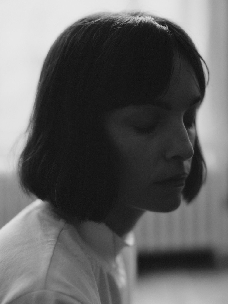 Bloom - Jodi Balfour - 2
