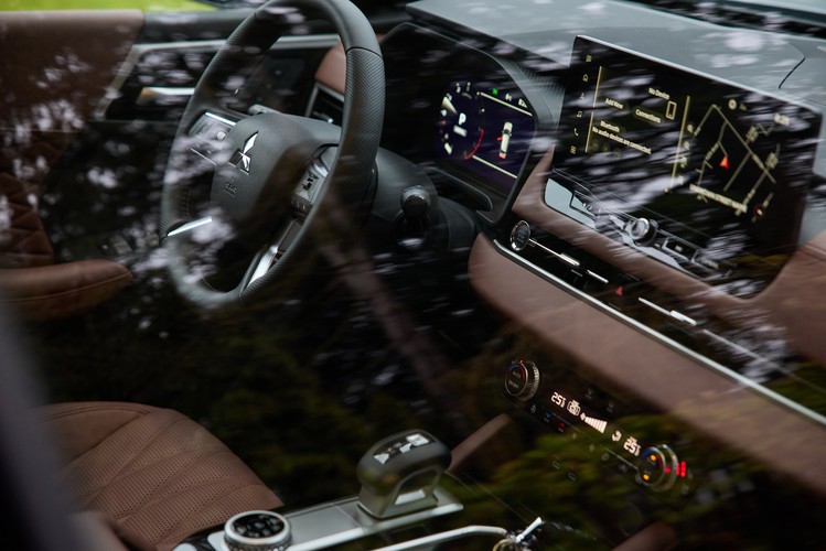 Mitsubishi Outlander 2025 by Nik Molson - 3