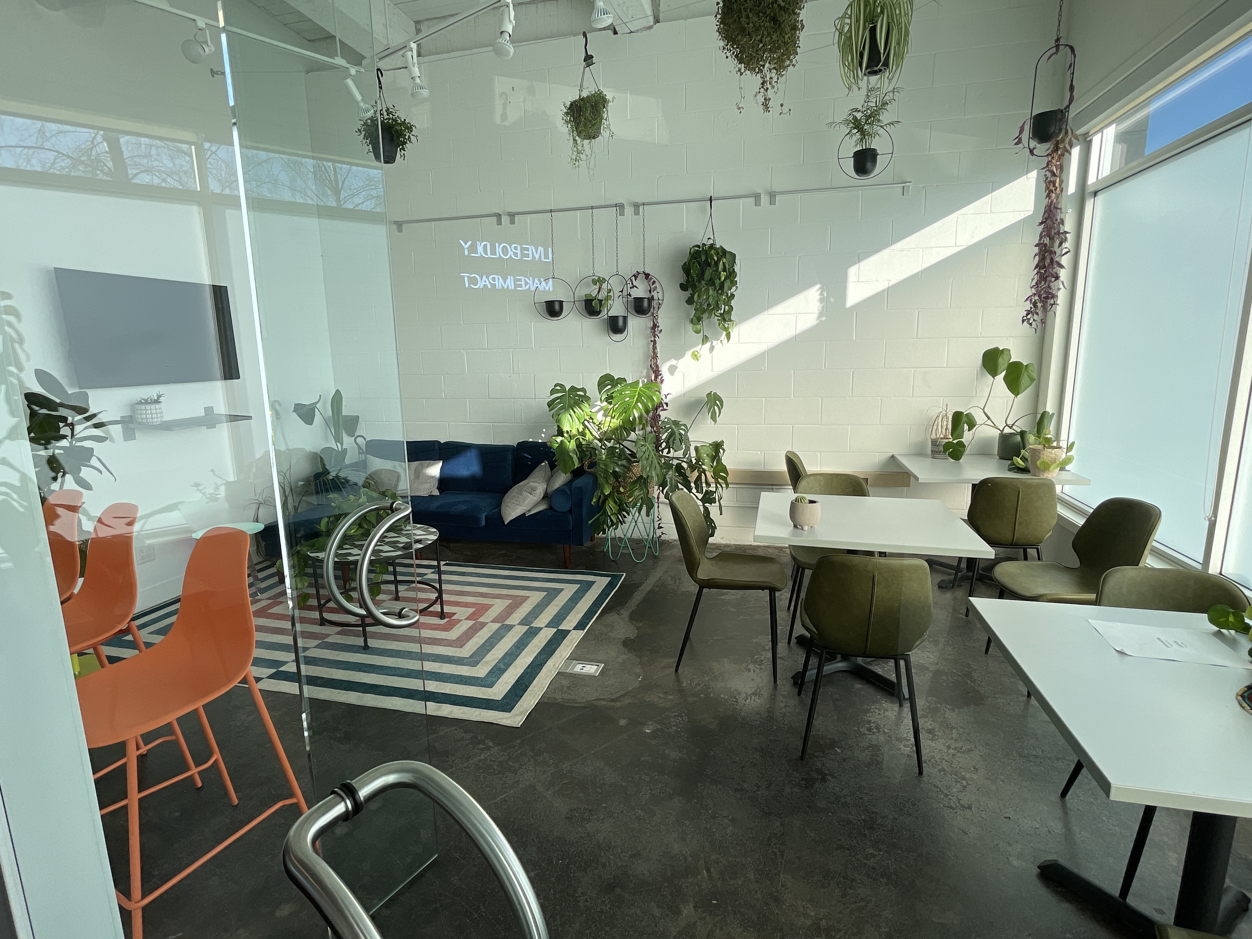 Boldly Photo Studio Cafe